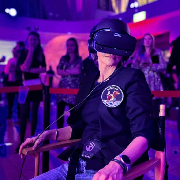 Rent VR rental virtual reality hire VR RoarFun services